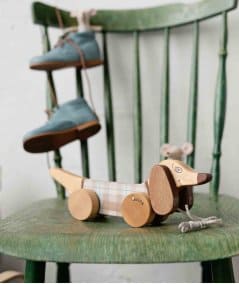 Jouets en bois, figurines-Jouet en bois à tirer Chien saucisse Pastel-Friendly Toys-Mer(e)veilleuse