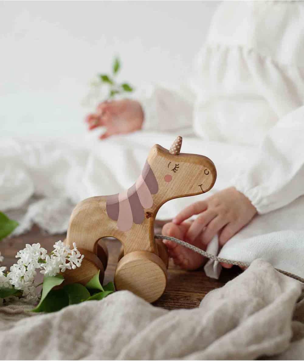 Jouets en bois, figurines-Jouet en bois à tirer Licorne-Friendly Toys-Mer(e)veilleuse