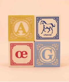 Les hochets & jouets d'éveil-28 cubes en bois enfant alphabet français-Uncle Goose-Mer(e)veilleuse